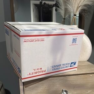 mystery boxes‎